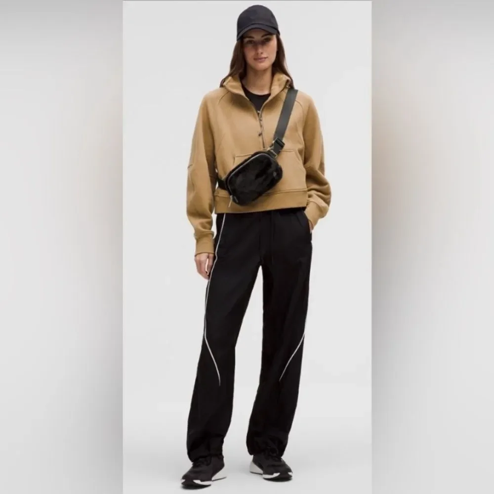 - NWT - Lululemon Everywhere Belt Bag - Blk/plush fleece - Picture 2 of 4